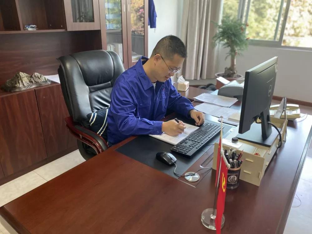 ��Ա����ͷ�����������������ȷ�֮ʮ�����»�����ҵ��ְ���ġ��󻬼���