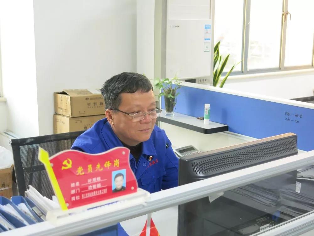 ��Ա����ͷ�����������������ȷ�֮��ʮ�ߣ�Ҷ�۶�������ϸ����������������Դ�����ı��